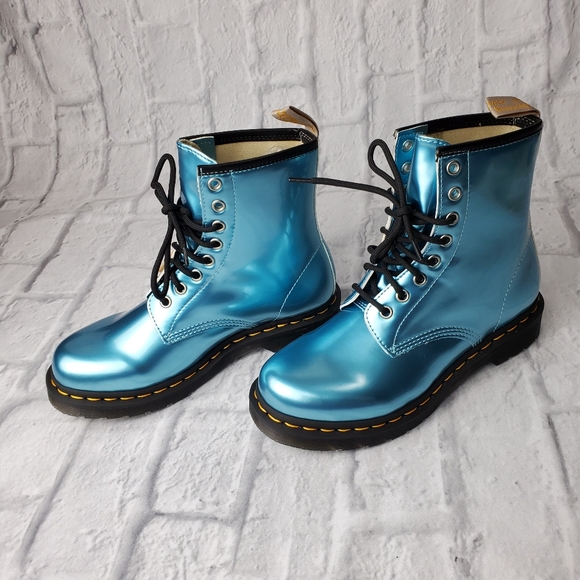 NEW DR. MARTENS BLUE VEGAN COMBAT BOOTS - Picture 4 of 9